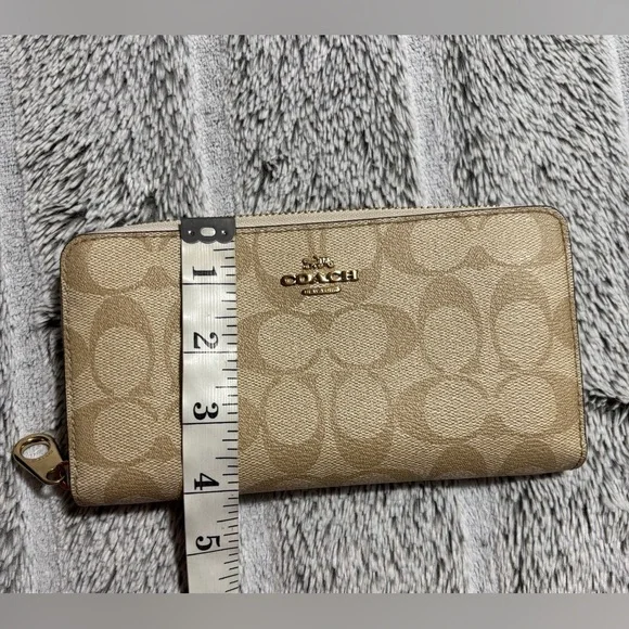 COACH LONG ZIP AROUND WALLET IN SIGNATURE LIGHT KHAKI LIGHT SADDLE
